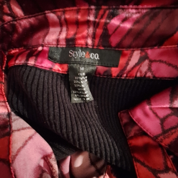 Black Sweater Blouse with Pink Patterned Lining - Picture 5 of 5